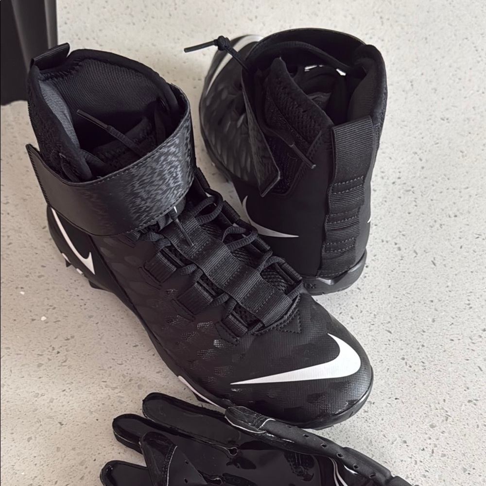Nike fast flex cleats and gloves
